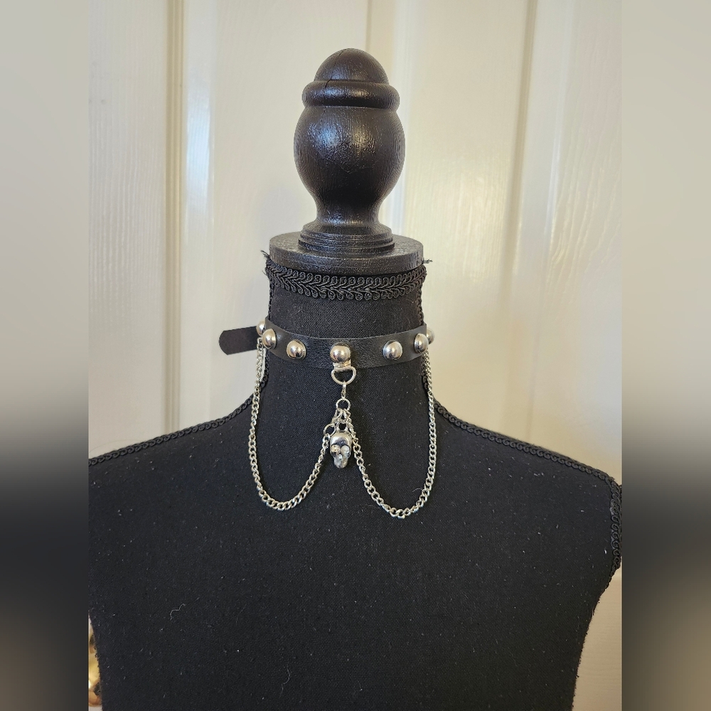 Hot Topic Faux Leather Black Silvery Metal Studded Skull Chains Choker Necklace